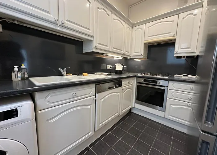 Appartement Croisette Floor 2br With Bay View Balcony Cannes