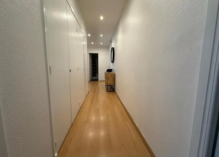 Croisette Floor 2br With Bay View Balcony Appartement