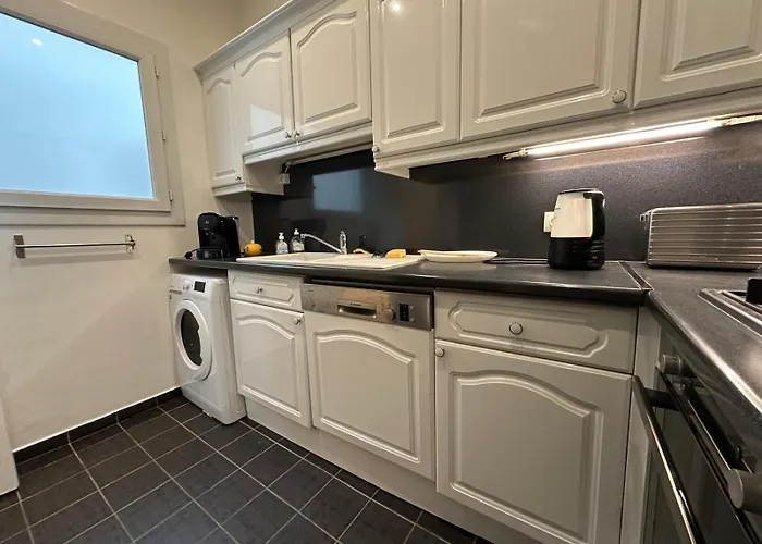 Daire Croisette Floor 2br With Bay View Balcony Cannes