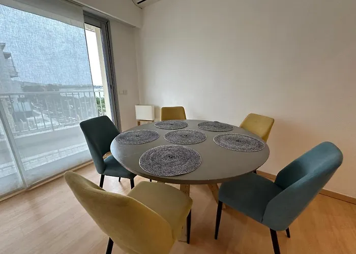 Croisette Floor 2br With Bay View Balcony Appartement