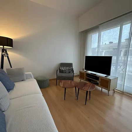 Croisette Floor 2br With Bay View Balcony דירה קאן